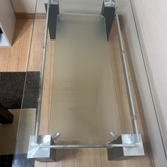 ガラスローテーブルの画像