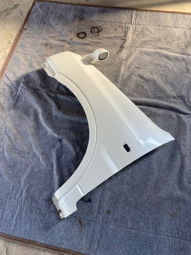 JB23 スズキ ジムニー 左フェンダー  ミラー  モール付き  8型外し 
Z7T パールホワイト