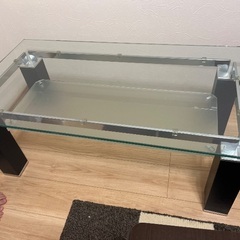 ガラスローテーブルの画像