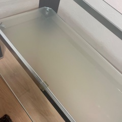 ガラスローテーブルの画像