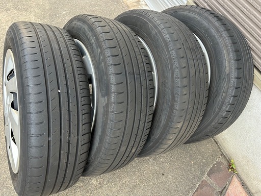 純正タイヤ　175-65/15 トヨタ　アクア