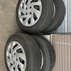 純正タイヤ　175-65/15 トヨタ　アクアの画像