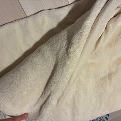 アイボリーのふわふわ毛布の画像