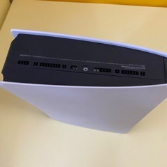 プレイステーション5 (デジタル・エディション)本体と付属品(HDMI、電源ケーブル)の画像