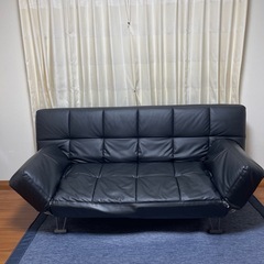 ソファベッド/黒/革製の画像