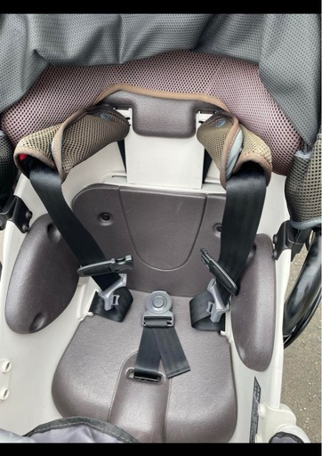 ギュットクルーム　前用チャイルドシートcombi