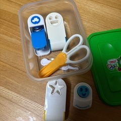 おにぎり型と海苔カッターの画像