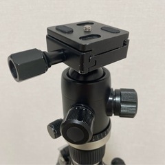 一眼レフ対応 大型三脚の画像