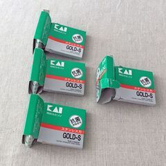 【未使用 & USED】Kai 貝印ゴールドステンレス　髭剃り色々まとめて　カミソリの画像