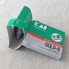 【未使用 & USED】Kai 貝印ゴールドステンレス　髭剃り色々まとめて　カミソリの画像