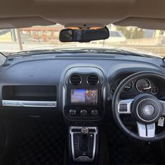 岡山【自社ローン】保証人無可★全国対応★Jeep コンパス【ノース】Bluetooth/ハーフレザーシート/走行中TV可/バックカメラ/サイドカメラ/フルフラットシート/DVD再生/クルコン/ETCの画像
