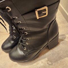 厚底ブーツの画像