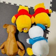 プーさん、ドナルドなどのぬいぐるみの画像