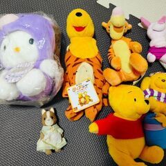 プーさん、シルバニア、キティちゃんなどのぬいぐるみの画像