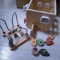 アクティビティキューブ　知育玩具の画像