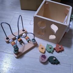 アクティビティキューブ　知育玩具の画像