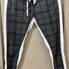 【取引中】ユニクロの上着とズボンの画像