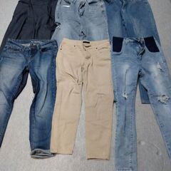 一枚100円で15点で1500円で洋服売ります。の画像