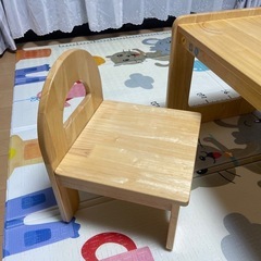 木製キッズテーブルと椅子セットの画像