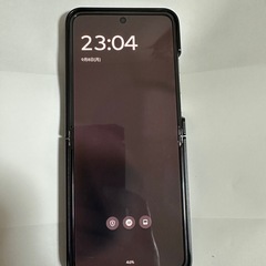 モトローダーrazr40s 折りたたみスマホの画像