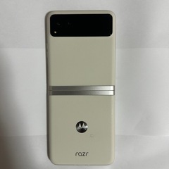 モトローダーrazr40s 折りたたみスマホの画像