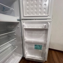 一人暮らし用冷蔵庫　130L  まだまだ使えます。の画像