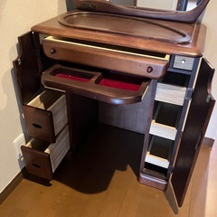 アンティーク　ドレッサーの画像