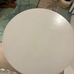 白の丸テーブル(80センチ)の画像