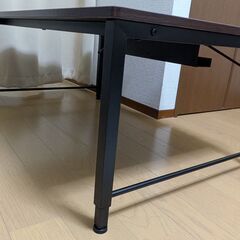 ローデスク・PCデスク（幅100cm, 奥行60cm, 高さ40~52cm）　ブラウン　タップ受け付き【サンワダイレクト】の画像