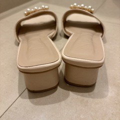 パールビジュー付ホワイトミュールの画像