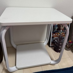 サイドテーブルの画像