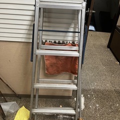 【引き渡し予定者あり】無料で差し上げます。3段アルミ脚立　使用感有りの画像