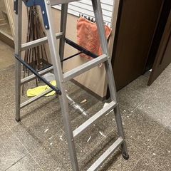 【引き渡し予定者あり】無料で差し上げます。3段アルミ脚立　使用感有りの画像