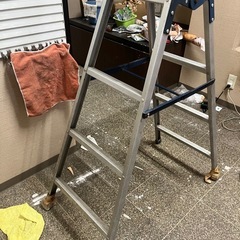 【引き渡し予定者あり】無料で差し上げます。3段アルミ脚立　使用感有りの画像