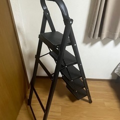 中古 ブラック折りたたみ式はしご 5段の画像