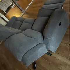 定価15万電動リクライニングソファーの画像