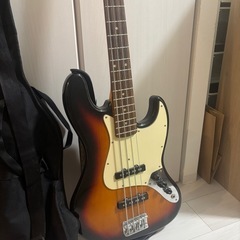 ベースギターの画像