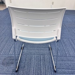 5脚在庫あり！スタッキングチェアの画像