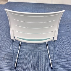スタッキングチェアの画像