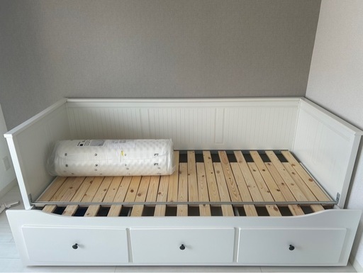 ホワイト木製ソファベッド 引き出し付き ASVANGマットレス