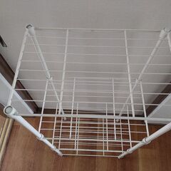 白スチールラックの画像