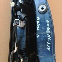 中古パーツ　スズキ　スペーシア MK32S LED 右テールライトの画像