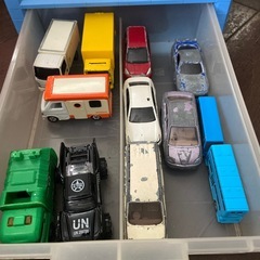 車のおもちゃの画像