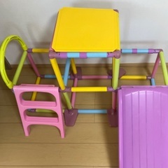 ジャングルジムと滑り台の画像