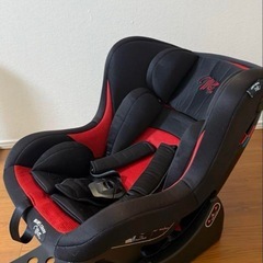 マムズキャリー 車用チャイルドシート 黒赤の画像
