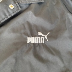 PUMAナイロンジャケットの画像