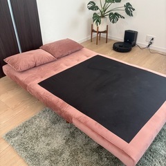 スペインブランド　ピンクのソファベッドの画像