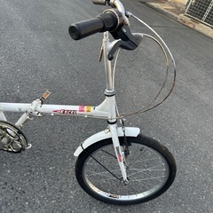 折りたたみ自転車の画像
