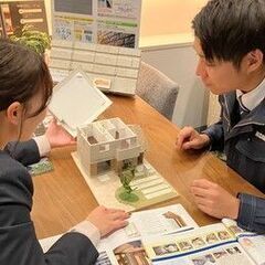 【年間休日125日×大手グループ】業界未経験でも安心！安定的な地盤でスキルアップ！／住まいの販売スタッフの画像