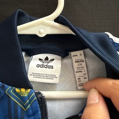 adidas パーカー キッズ服の画像
